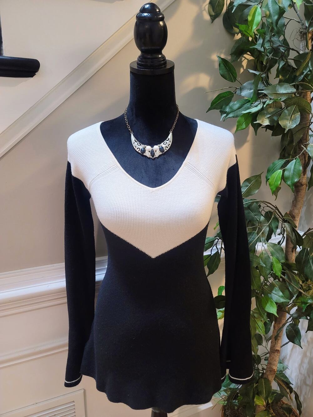 Ann Taylor Skater Sweater Women's Small White/Black Colorblock Ribbed Bell Cuff